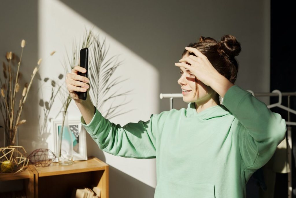 2 Tips For Best Lighting For Selfies Sellfies